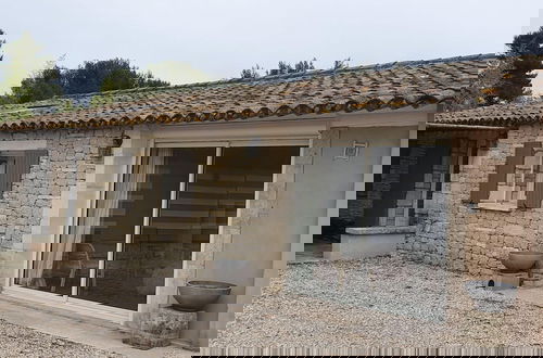 Foto 20 - Simplistic Holiday Home in Orgon With Swimming Pool