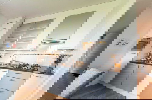 Photo 5 - Cozy Apartment With Balcony