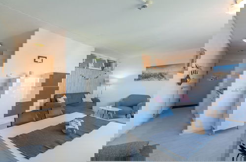 Photo 12 - Cozy Beach Side Apartment
