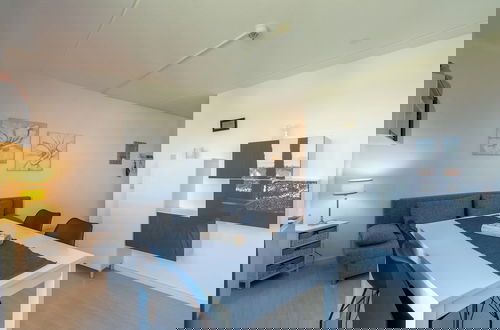 Photo 17 - Cozy Beach Side Apartment
