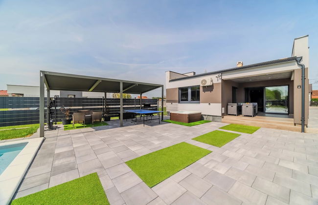 Villa Joy With Pool and Hot Tub - Foto 31