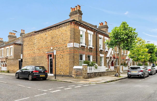 KBT - Charming Golborne Escape - Photo 26