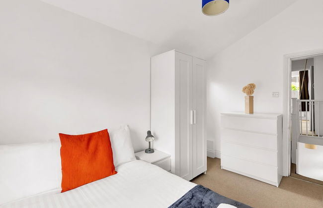KBT - Charming Golborne Escape - Photo 21