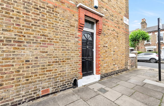 KBT - Charming Golborne Escape - Photo 25