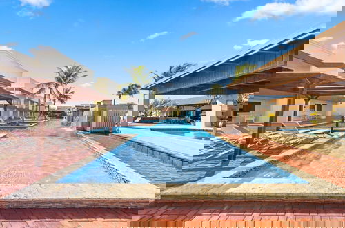 Foto 47 - Cozy Bliss Condo w Pool Steps From Eagle Beach