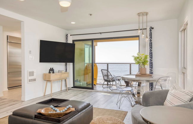 Oceanfront in La Jolla, Steps to Beach, Shops, Dining Dawn Patrol by Avantstay - Photo 7