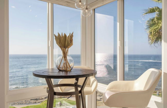 Oceanfront in La Jolla, Steps to Beach, Shops, Dining Dawn Patrol by Avantstay - Photo 12