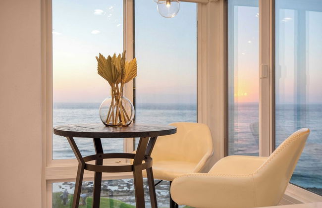 Oceanfront in La Jolla, Steps to Beach, Shops, Dining Dawn Patrol by Avantstay - Photo 3