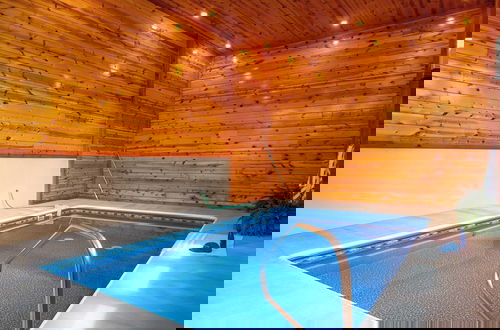 Foto 47 - Evergreen Lodge by Avantstay Indoor Pool, Game Room & Theater