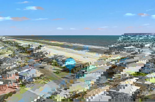 Foto 58 - Epic Beach House With Private Pool, 175 ft to the Beach, U Gotta See It!