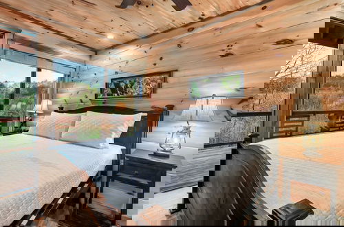 Foto 30 - Smoky Horizon by Avantstay Views + Game Room, Hot Tub & Movie Theater!