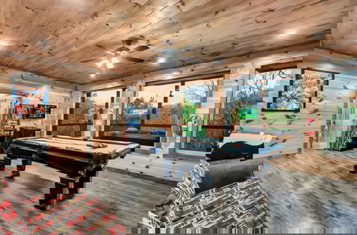 Foto 57 - Smoky Horizon by Avantstay Views + Game Room, Hot Tub & Movie Theater!