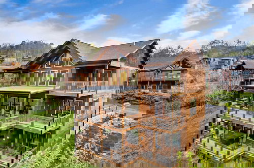 Foto 9 - Smoky Horizon by Avantstay Views + Game Room, Hot Tub & Movie Theater!