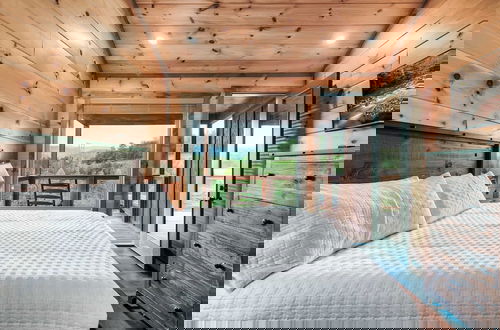 Foto 33 - Smoky Horizon by Avantstay Views + Game Room, Hot Tub & Movie Theater!