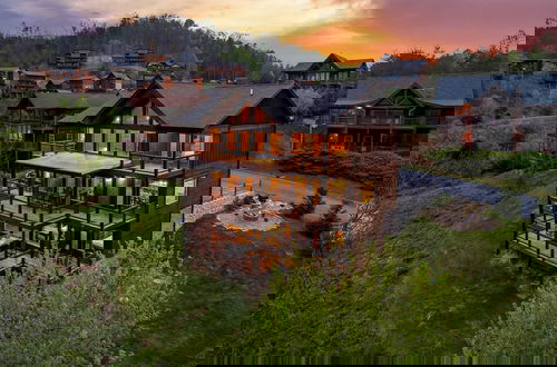 Foto 1 - Smoky Horizon by Avantstay Views + Game Room, Hot Tub & Movie Theater!