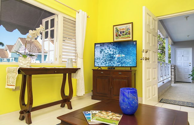 Silver Palms Charming 1BR Private Beach and Pool - Photo 5
