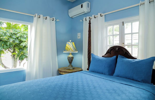 Silver Palms Charming 1BR Private Beach and Pool - Photo 1