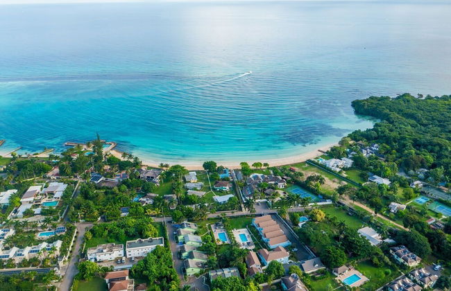 Silver Palms Charming 1BR Private Beach and Pool - Photo 18