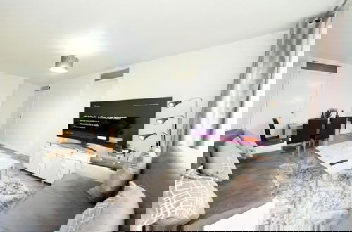 Photo 9 - 1bedlondonapt-freeparking-fastwifi-sofabed