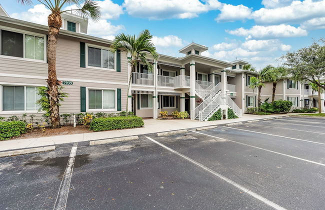 Catina Vacation Rental: Bright 2-BR Condo with Lake Views. Located in Lely Resort with Pool, Hot Tub, and Golf Access. Ideal for Golfers and Beachgoers, Minutes from Naples and Marco Island - Foto 33