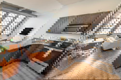 Foto 8 - Sosuite 2BR Apt w W/d, Gym, On-site Restaurant