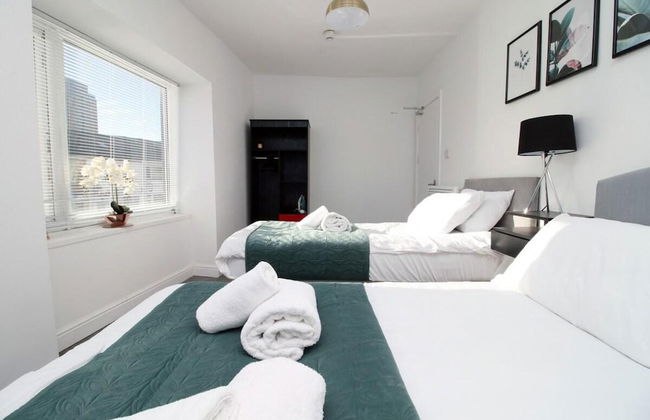 5 Bed House - Sleeps 16 - Parking - Wifi - Foto 2