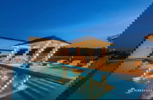 Photo 2 - Irene Altezza by Hireavilla -2 3BR Apt With Pool