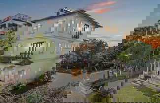 Foto 1 - Poseidon's Grotto! 4BR 4.5ba Dog-friendly Heated Private Pool Grill Sleeps 12
