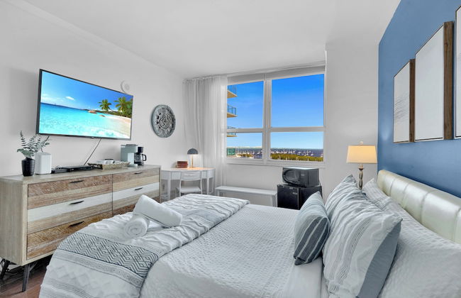 Fabulous 2-Bedroom in the Heart of Grove - Photo 11