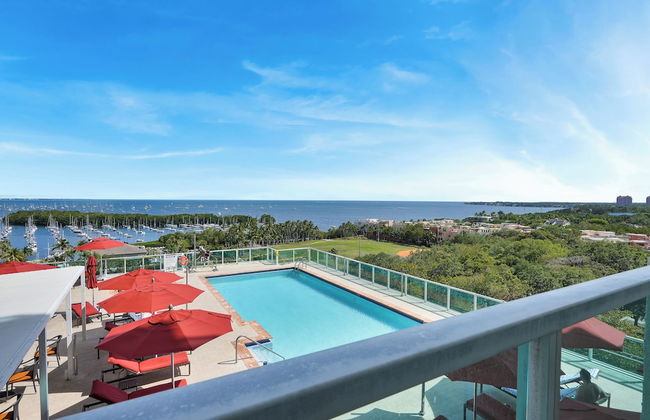 Tropical Paradise - Spacious 3-Bedroom - Photo 48