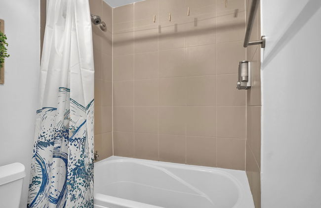 Fabulous 2-Bedroom in the Heart of Grove - Photo 40