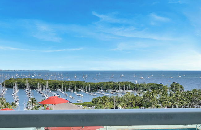 Tropical Paradise - Spacious 3-Bedroom - Photo 46