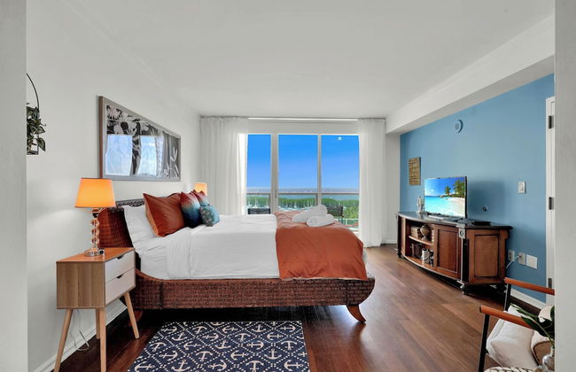 Tropical Paradise - Spacious 3-Bedroom - Photo 11