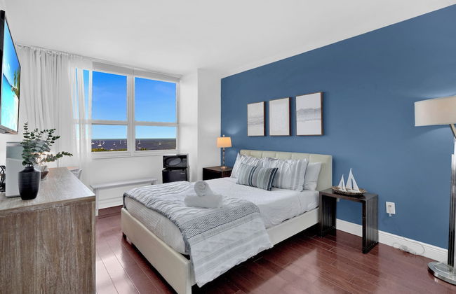 Fabulous 2-Bedroom in the Heart of Grove - Photo 10
