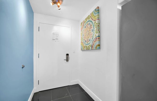 Fabulous 2-Bedroom in the Heart of Grove - Photo 2
