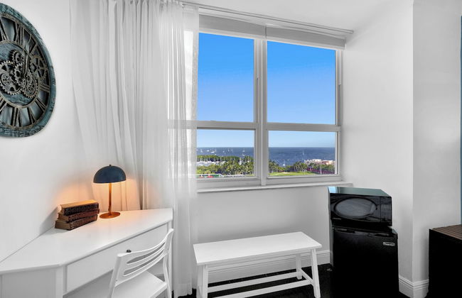 Fabulous 2-Bedroom in the Heart of Grove - Photo 17