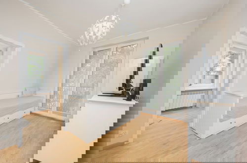 Foto 10 - Apartment Near Old Town by Renters