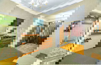 Foto 1 - Luxury Apartment with Flame Tower View