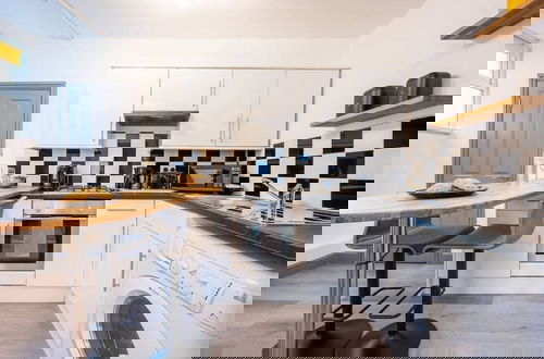 Photo 11 - Stunning One Bedroom Apartments
