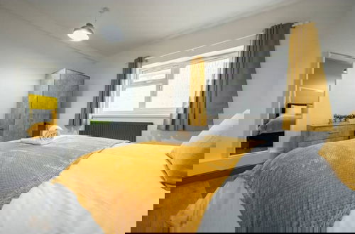 Photo 5 - Stunning One Bedroom Apartments