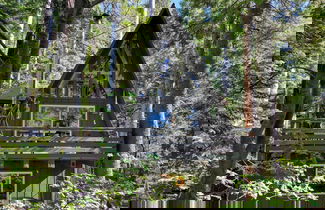 Foto 2 - A-frame Retreat Chic and Modern Forest Views, Hammock, Outdoor Dining, Decks