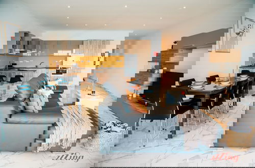 Photo 5 - Enjoy Beach Sea Views in a Modern 3 BR APT - 4