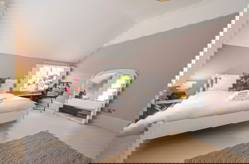 Foto 22 - Chic and Colourful Family Home by Underthedoormat