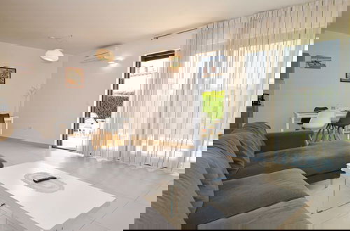 Foto 18 - Family Friendly Spacious Apartment With Garden and Terrace