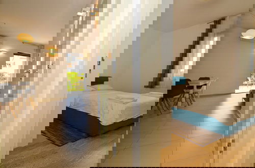 Foto 13 - Family Friendly Spacious Apartment With Garden and Terrace
