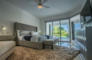 Foto 2 - Casa Serena With Private Pool 2 Bedroom Condo by RedAwning
