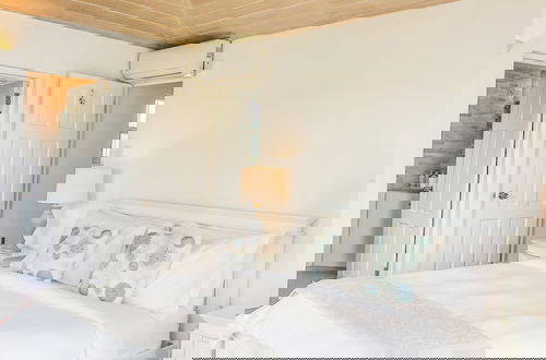 Foto 2 - Beautiful 2-bed Cliffside Villa - Saline Reef 2 Bedroom Villa by RedAwning