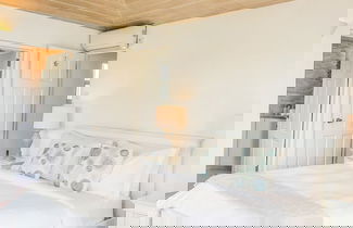 Foto 2 - Beautiful 2-bed Cliffside Villa - Saline Reef 2 Bedroom Villa by RedAwning