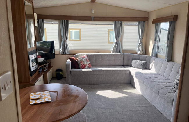 3 Bed 8 Berth Caravan With Decking Free Wifi - Photo 15