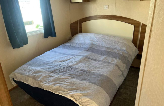 3 Bed 8 Berth Caravan With Decking Free Wifi - Photo 3
